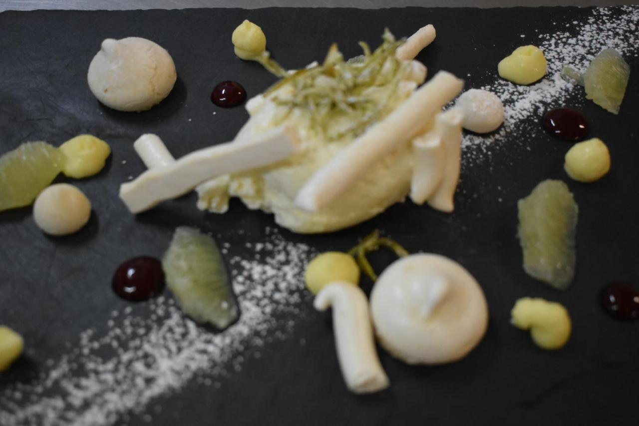 Le Cheval Blanc - Logis Hotel Giffaumont-Champaubert Buitenkant foto