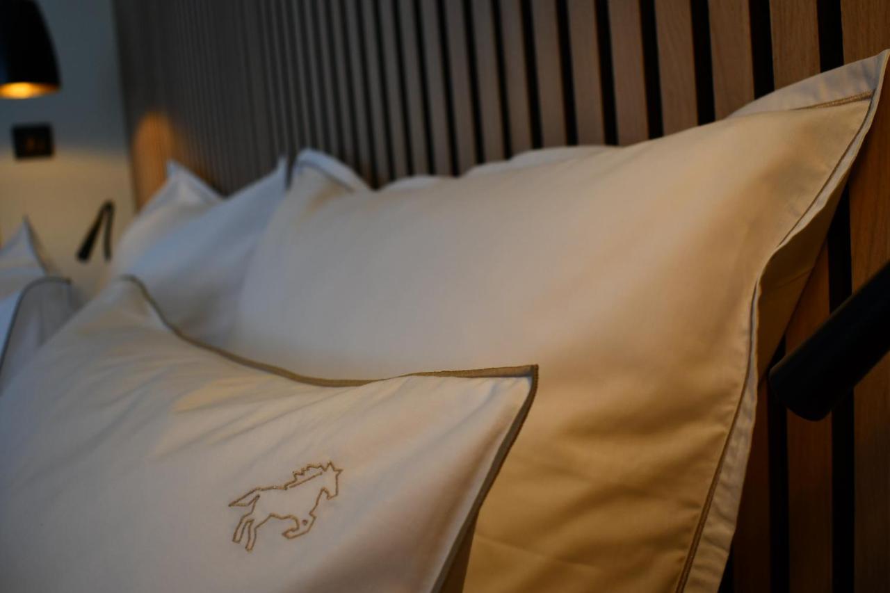 Le Cheval Blanc - Logis Hotel Giffaumont-Champaubert Buitenkant foto